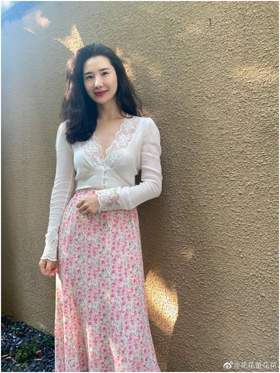 一条微博让公司市值蒸发近600亿港币，这个手撕小三的总裁太太后悔了吗？