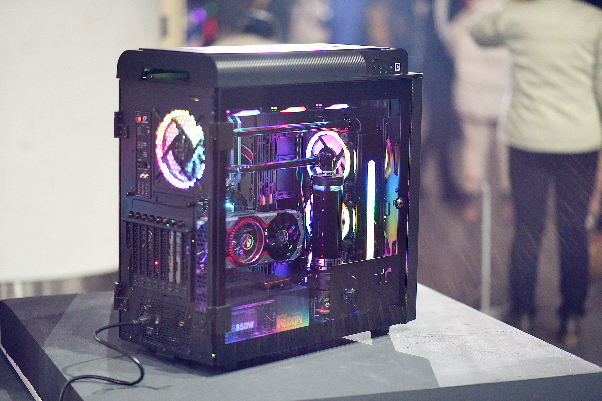 CGU2018电竞盛典燃爆星城长沙,数万人嗨翻湖南会展中心