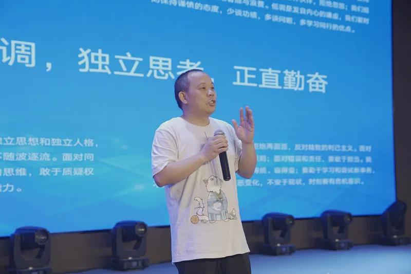 砥砺奋进二十载继往开来谱新篇,砥砺20载谱写新华章