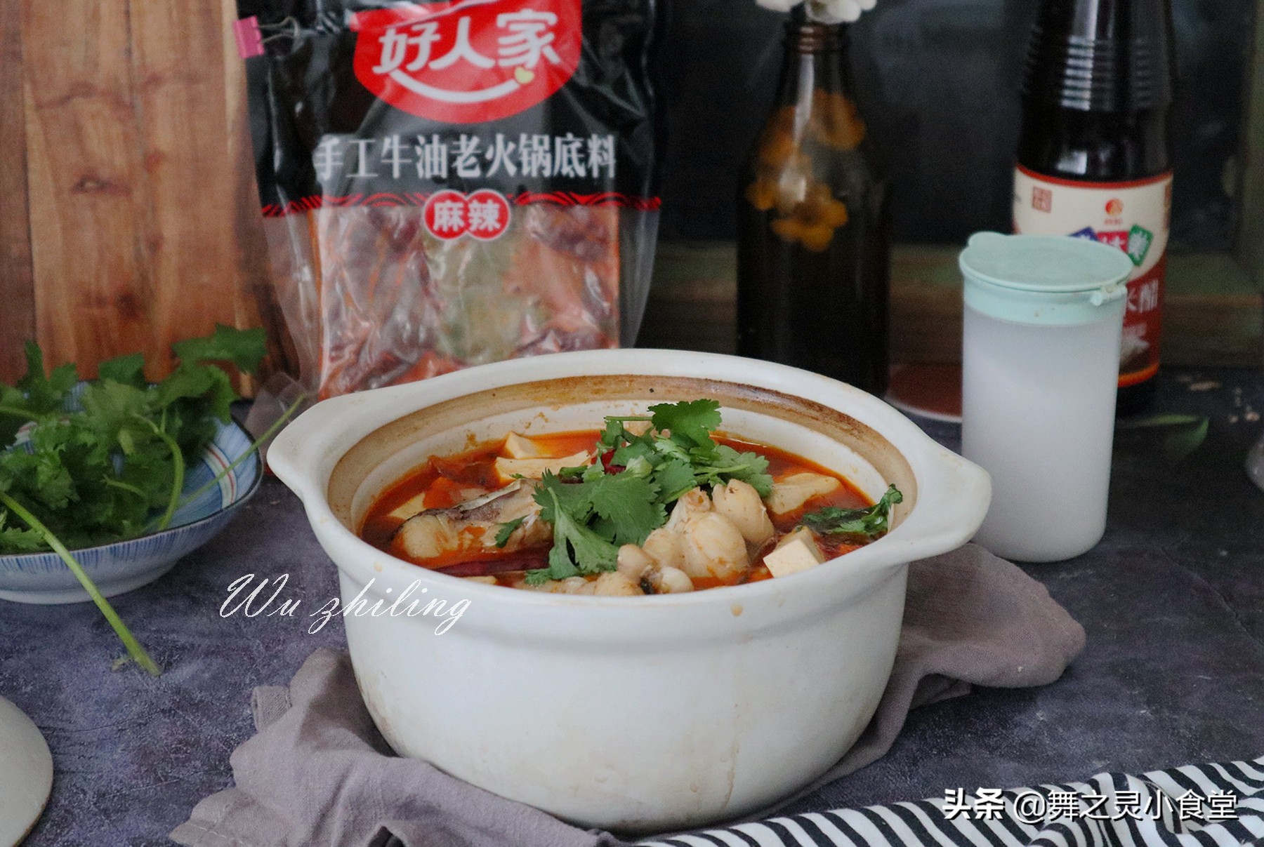 草鱼和豆腐及洋葱怎么煮好吃,清炖草鱼汤豆腐怎么炖好吃又简单