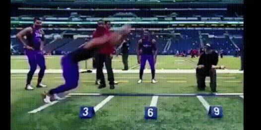 橄榄球运动员身体的素质,詹姆斯身体素质和橄榄球员对比