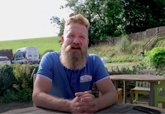 英国男子买房后发现地底下的秘密,英国男子买下怪异老房子