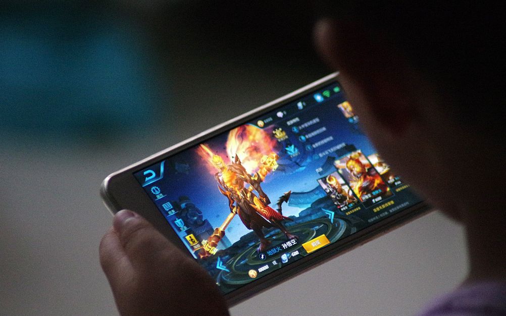 游戏成头条系的新战场，腾讯如何预防“偷塔”？