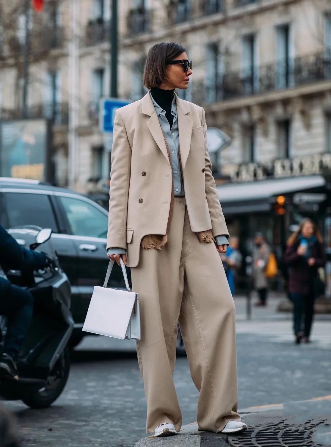 一套西装又正式又休闲,30-35岁女性春季穿搭西装