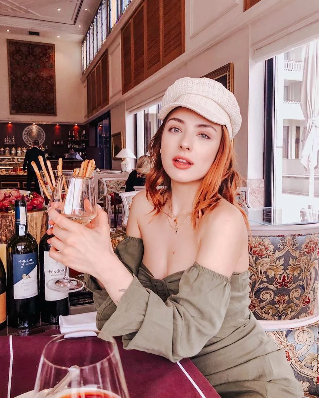 夏季穿亚麻的衣服好还是纯棉的好,亚麻面料夏天穿真的特别舒适透气