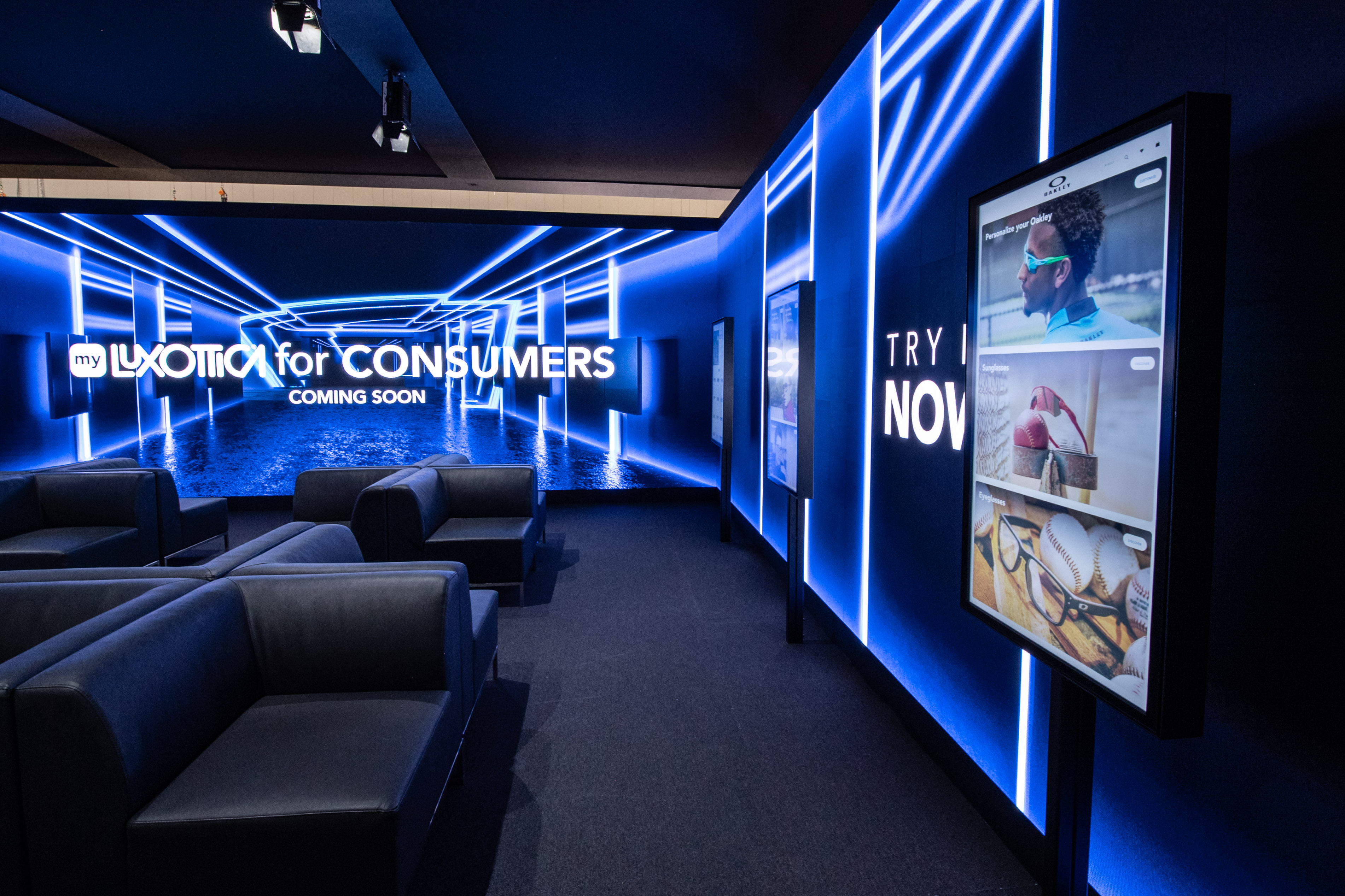 人手1副依视路，眼镜界寡头也打商战，不听话就把收购公司告法庭