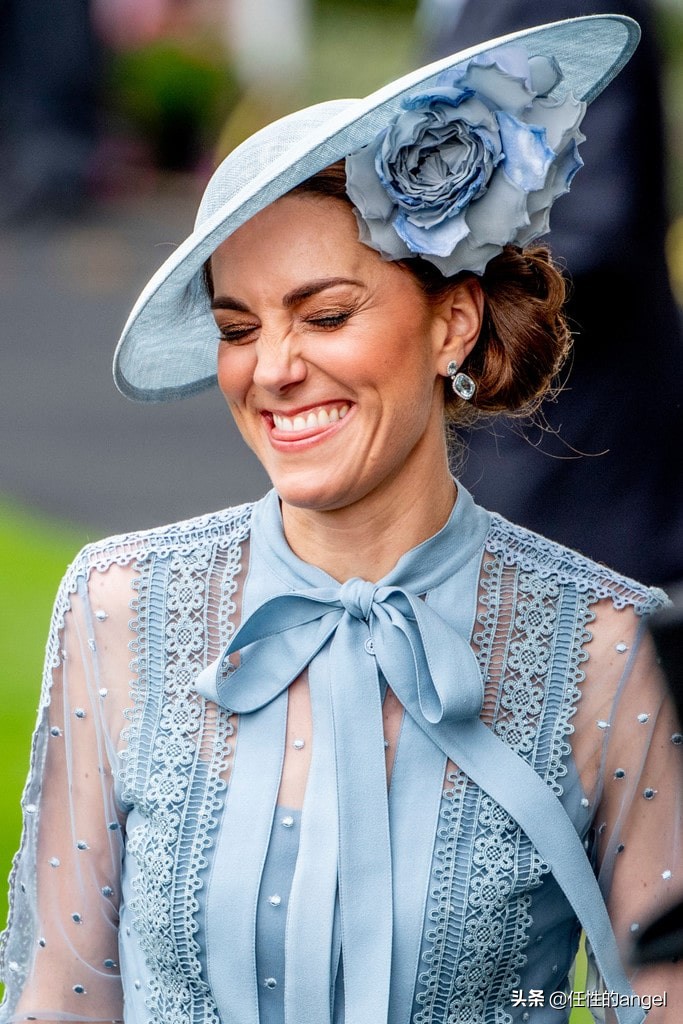 英国王室小王子搞怪,英国王室抢眼绿色高颜值王室成员