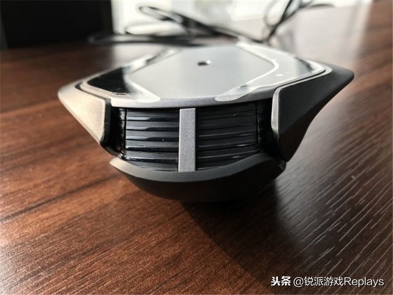 alienware外星人背部灯光,外星人全家桶颜值