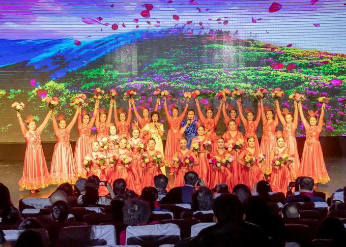 出席中国书画春晚和书画展开幕式,中国书画春晚新春特别节目