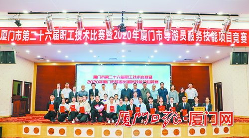 比讲解拼服务考应变导游秀出十八般武艺