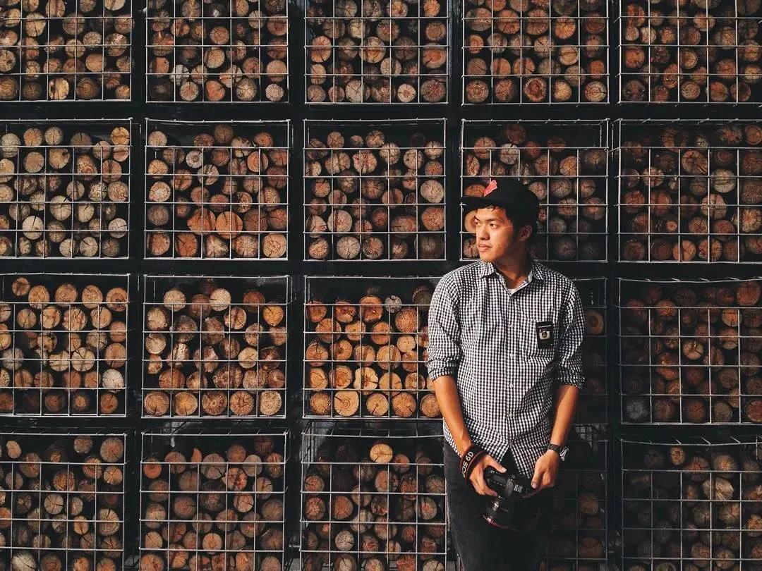 拍照姿势大全男生对镜子超清,男生在花海怎么拍照姿势好看