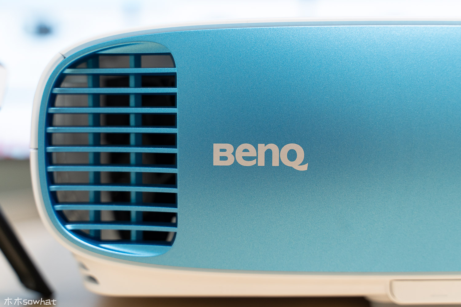 8000块的4K投影仪效果怎么样,800元的1080p的投影仪