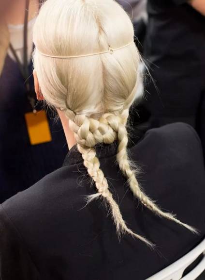 避免发际线后移适合什么扎发,女生不想扎头发怎么办