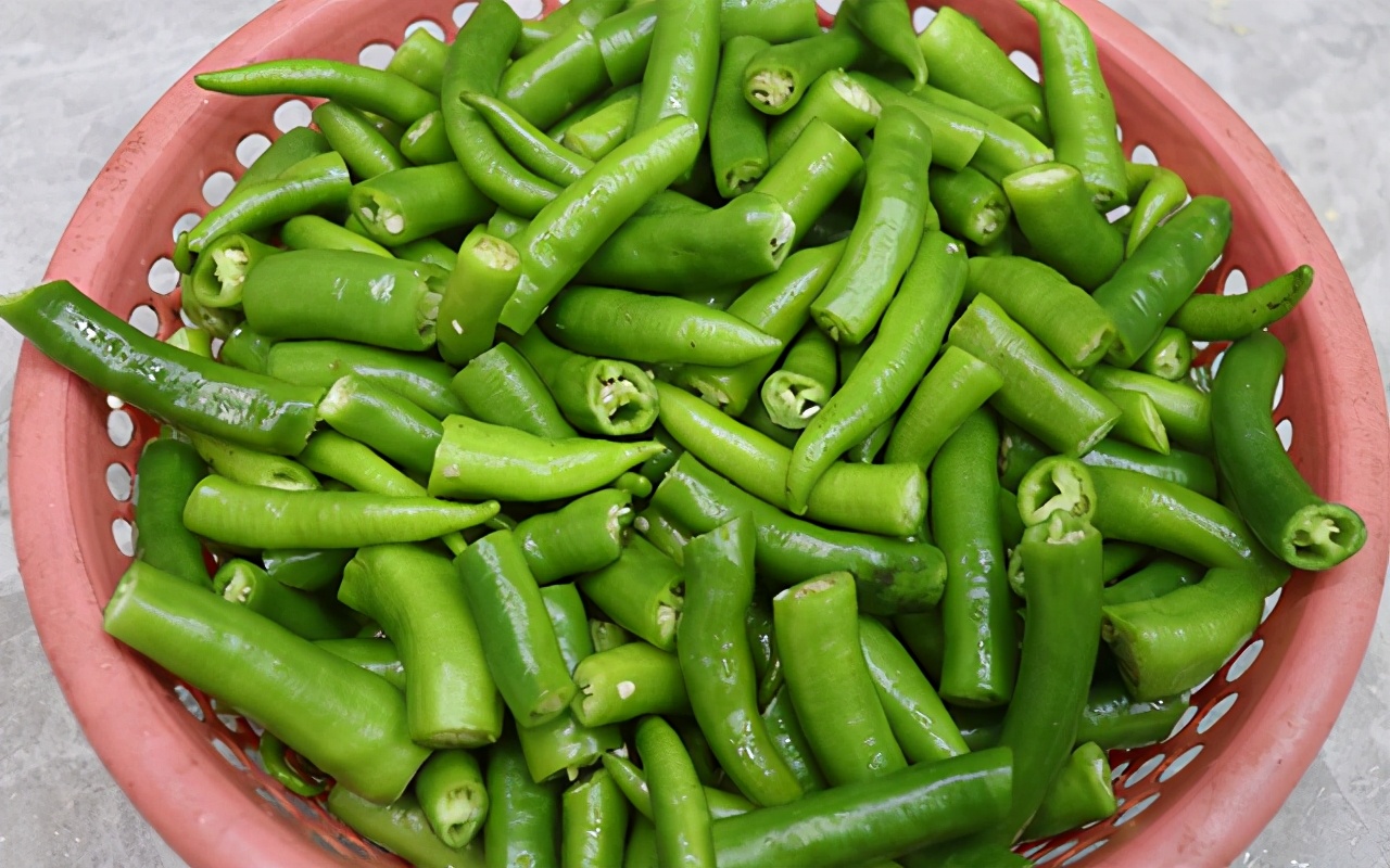 教你一个辣椒独特吃法开胃又下饭,吃不完的辣椒有哪些做法