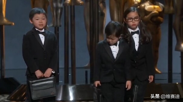 好莱坞双标：歧视犹太人黑人就被封杀，歧视亚裔大家都笑得很快乐