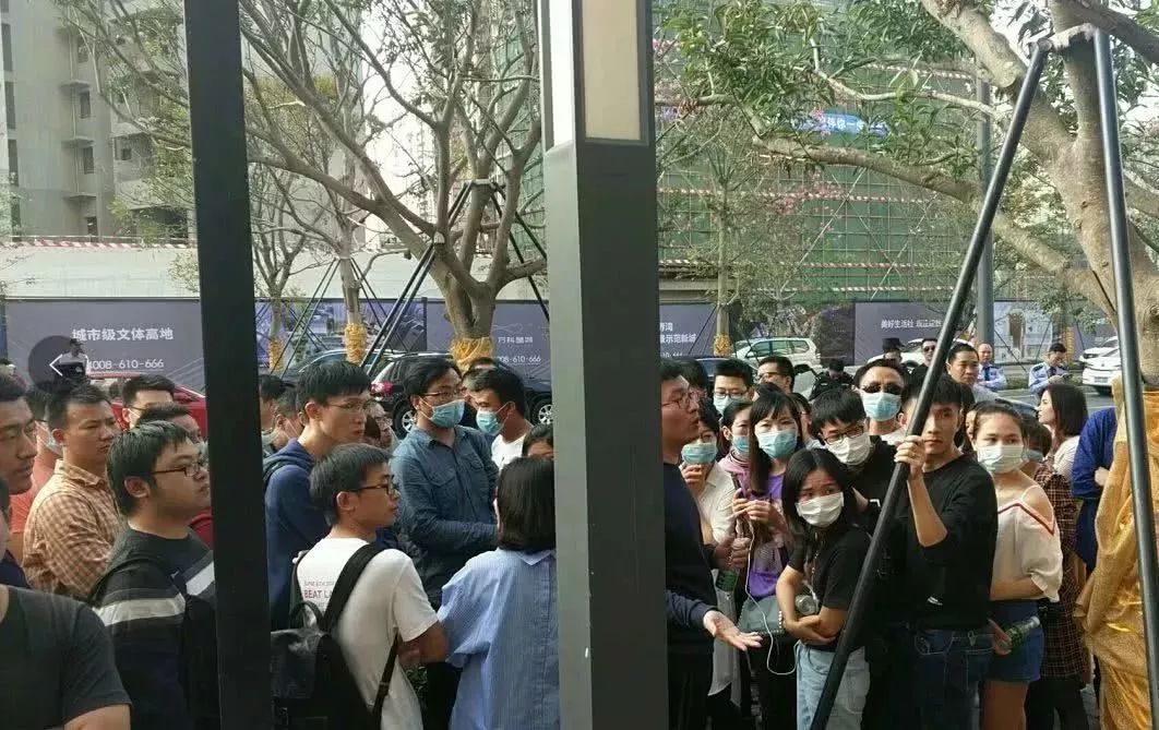 魔幻楼市房价上涨,魔幻楼市的前景