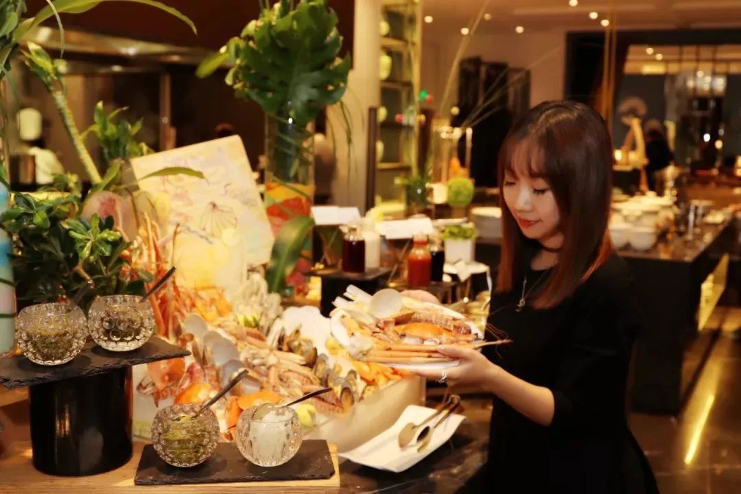 坐拥500万英镑艺术品！自助晚餐云集4家餐厅精华菜！