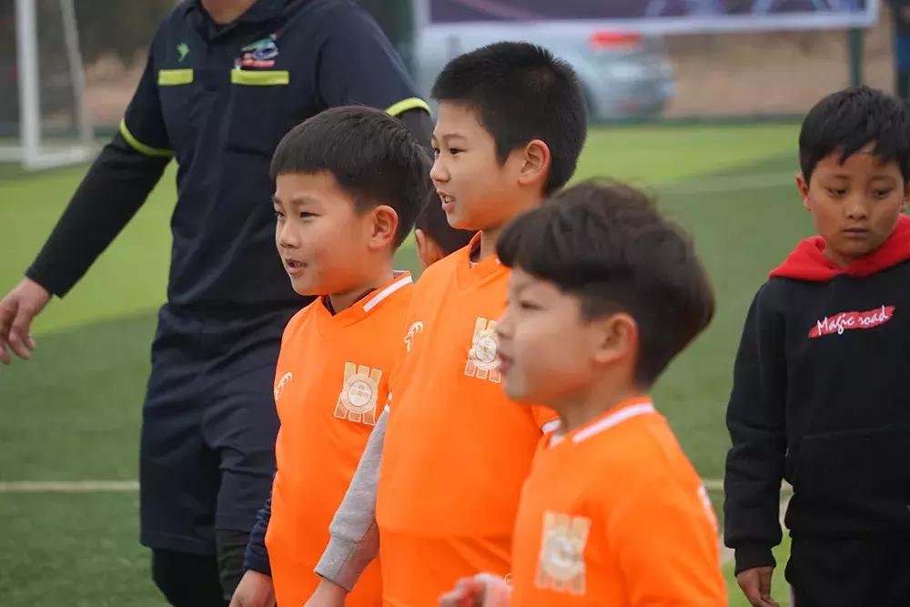 姗姗来迟的比赛,前所未有的共鸣烟台少儿足球嘉年华扬帆起航!