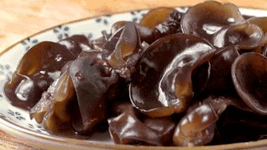 分享这种木耳千万不要吃小心中毒,吃木耳也会中毒谣言还是事实