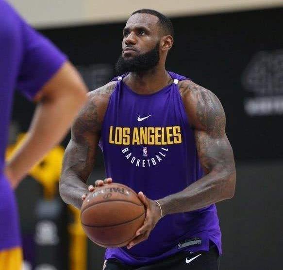 詹姆斯的恐怖肌肉,感受一下詹姆斯的肌肉