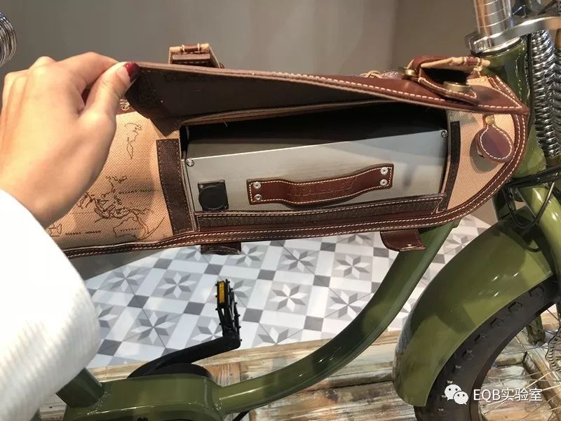 「米兰展独家」弯的电池？可当作充电宝的电池？外国人真会玩！