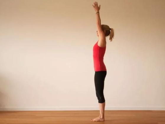 练习瑜伽时身体发抖怎么回事,练瑜伽时身体一直抖动该如何克服