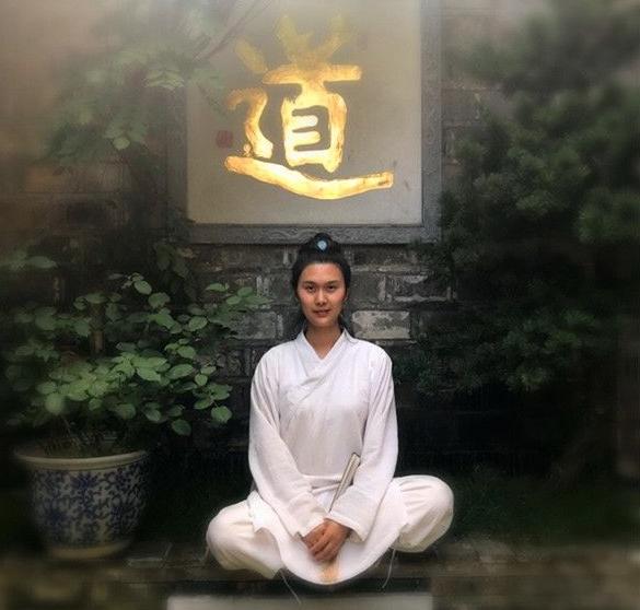 23岁道士王熹贞：宣告世人自己将羽化，近10万人围观，结局如何？