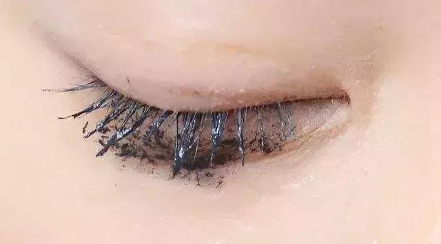 超详细干货|游泳池里到底用什么手法才能不脱妆?