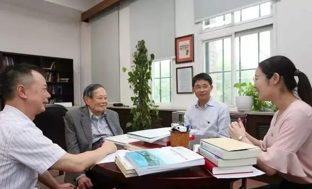 杨振宁与妻子翁帆育有子女吗,杨振宁女儿是否嫁给翁帆