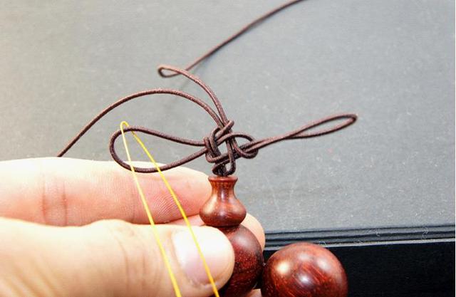 如何给文玩手串换绳,文玩换绳打结方法图解