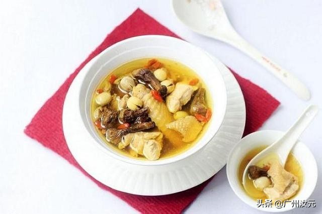 坐月子怎样炖鸡汤下奶,怎样炖鸡汤好喝营养又补气血