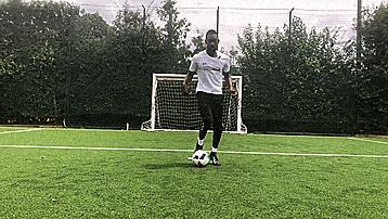 五个最简单实用的足球过人技巧,过人技巧足球简单实用教学