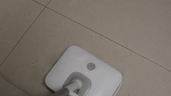 小米有品众筹上线洒哇地咔蒸汽拖把,即拖即干,性价比超高