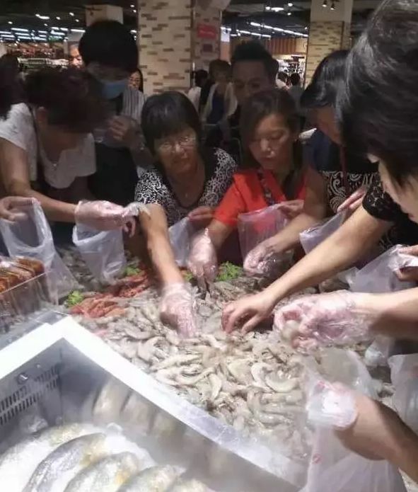 开店1小时就被挤爆:这家店凭什么让人感动到哭