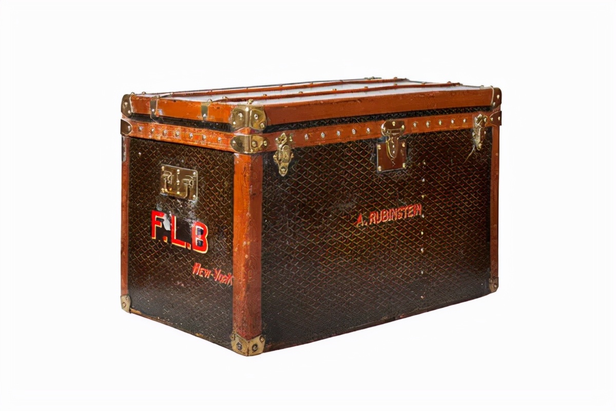 用“沉默”代言的rapper时尚爱物，“人间种草机”王菲超爱背的包