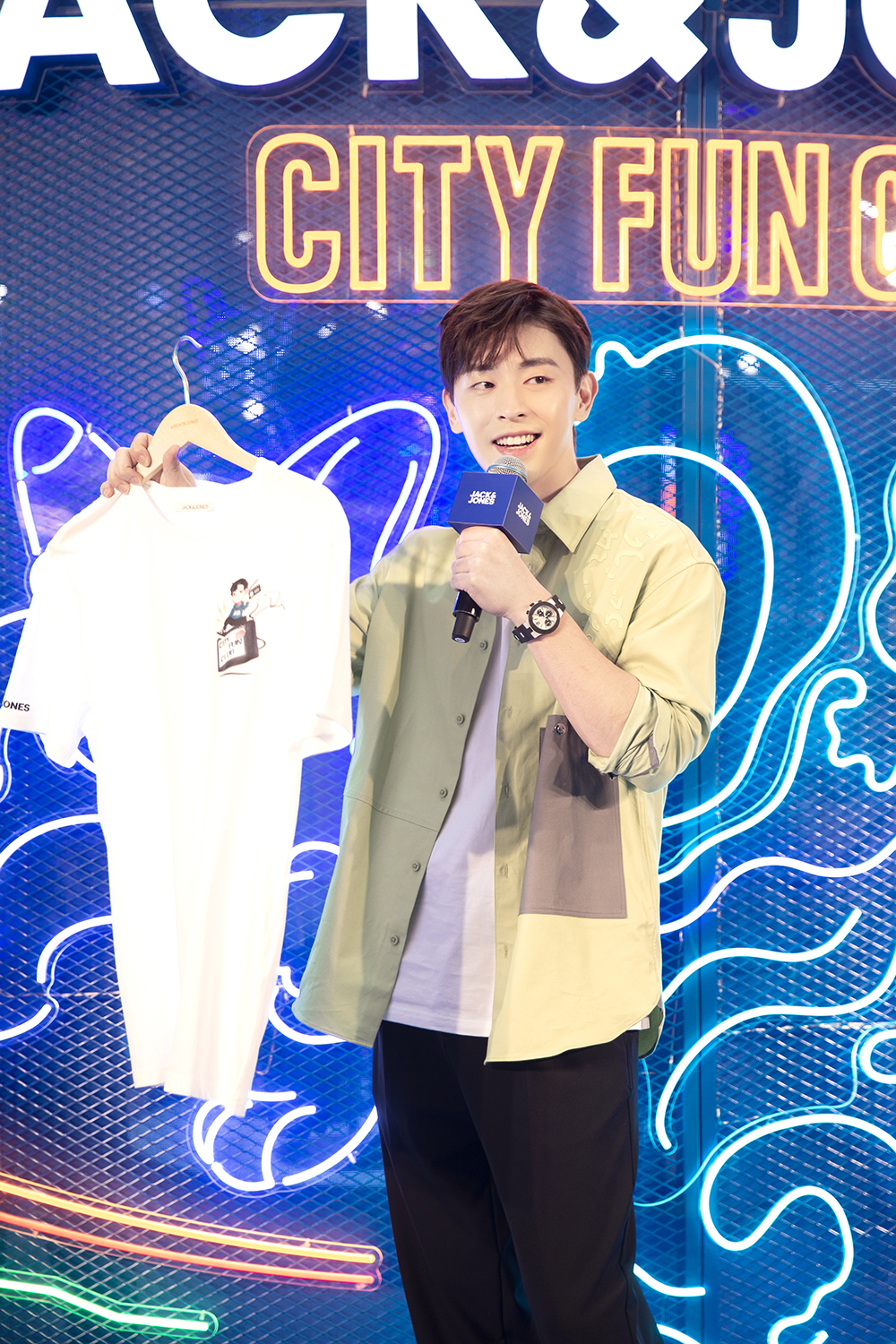 邓伦揭幕杰克琼斯CITYFUNCLUB快闪店