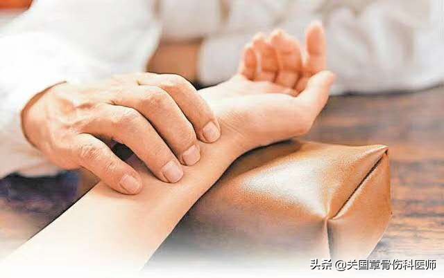 膝关节疼怎样确诊是滑膜炎,膝关节滑膜炎关节肿胀是什么原因