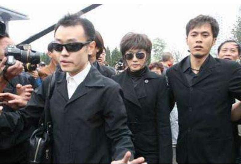 刘晓庆姜文再相聚视频,刘晓庆和陈佩斯开玩笑