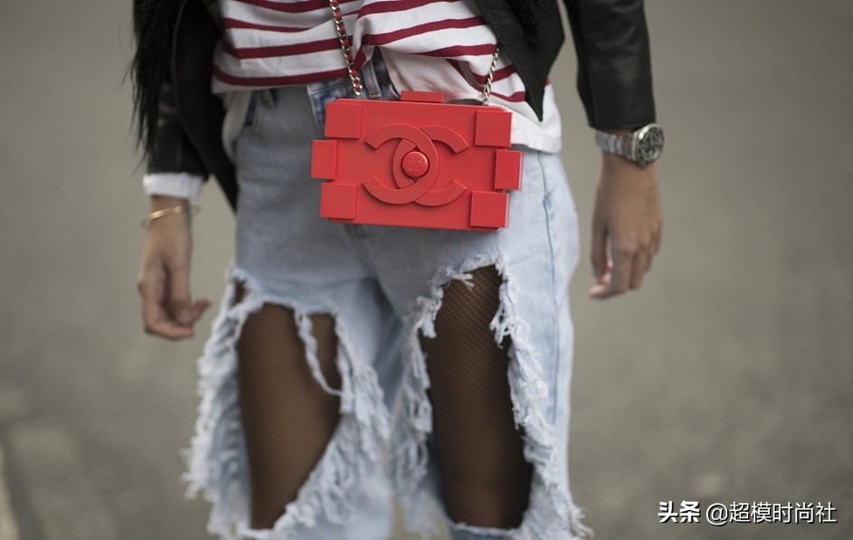 香奈儿老佛爷穿搭,盘点香奈儿老佛爷设计的包款