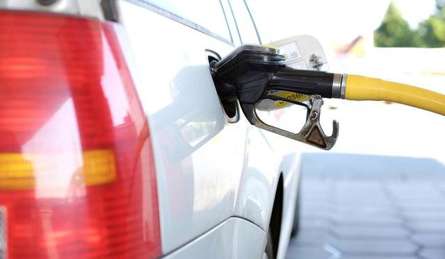 金杯新快运油表灯亮了还能跑多远,汽车油表灯亮还能跑多远实测