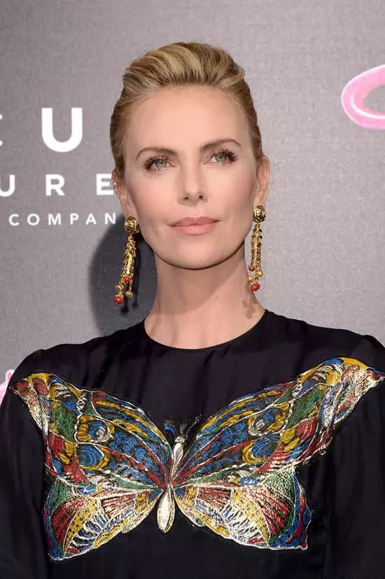 43岁大妈也能变小仙女,40岁还能美回20岁吗