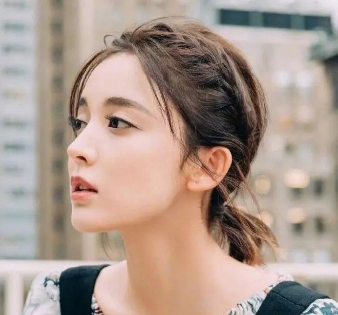 有哪些好看又显脸小的发型,适合脸小的长脸型发型女