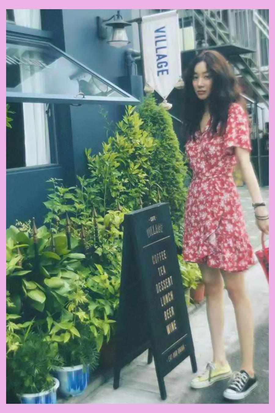 郑丽媛穿搭晒图，被小卷毛圈粉，这样的韩国小姐姐请给我一沓