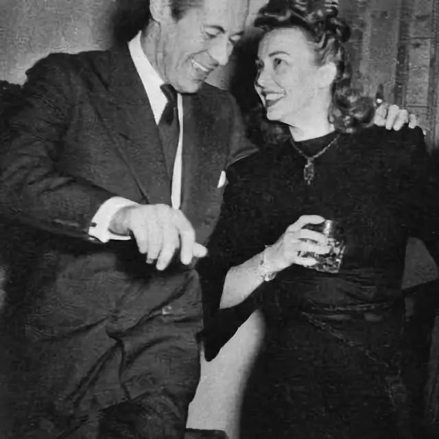 梦露最早的封面照,梦露一开始是金发吗