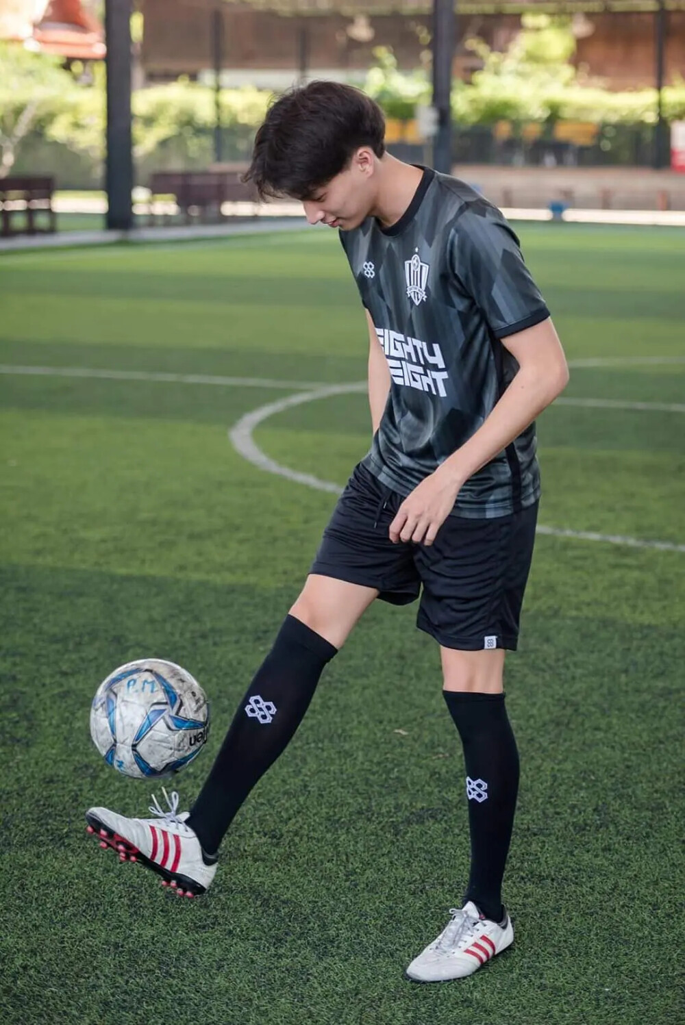 足球少年糕卡娜：热爱足球的他快乐无比