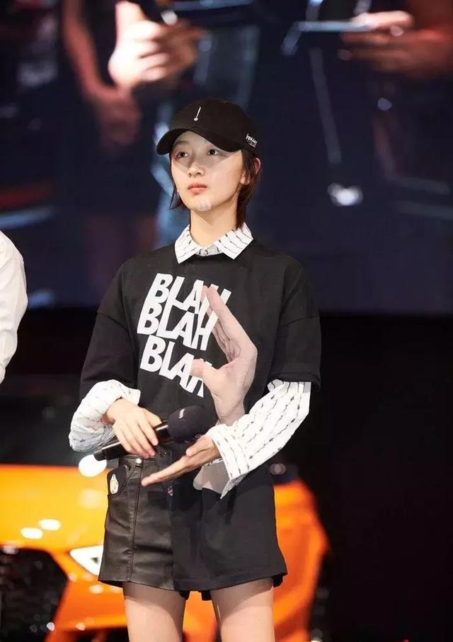 T恤的100种最新穿法，怎么遮肉怎么穿？