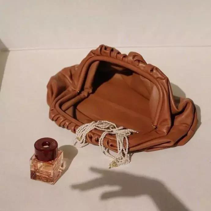 prada包包哪款最火,prada2019年都发布了几款包