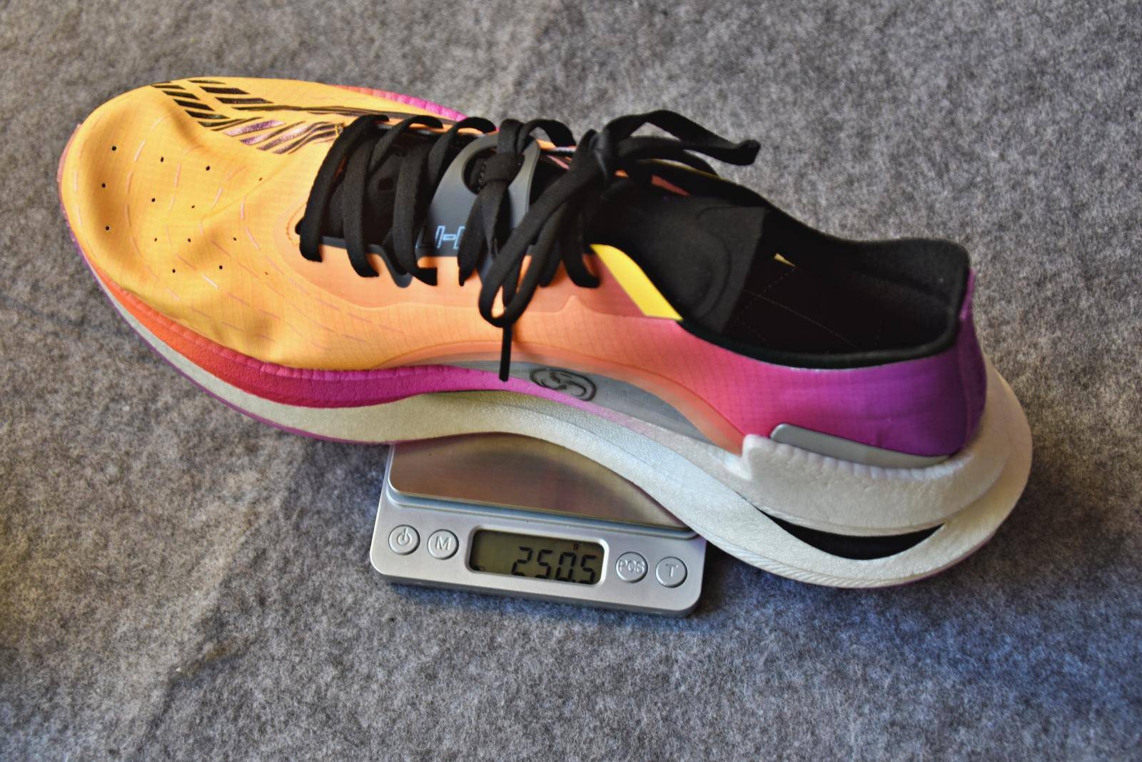 跑鞋测评态极,李宁飞电3.0challenger和李宁小绝影