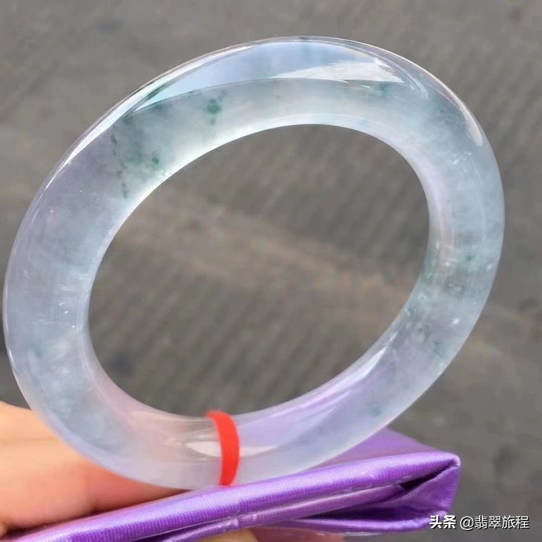 选购翡翠手镯有哪些小技巧,选翡翠手镯要注意什么