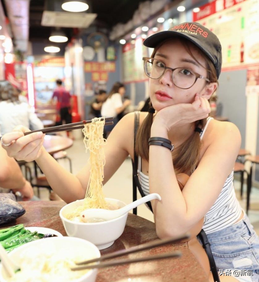 18岁土肥圆豪掷800万全身整形，鼻子6次大整假体穿出，效果却超美